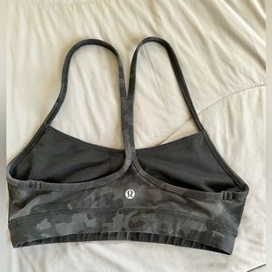 Lululemon Flow Y Bra Nulu Light Support, Size 4 Black Camo